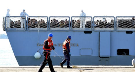 Italian navy chief shuns Australian migrant policy