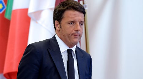 Renzi pledges tax cuts 'in pact with Italians'