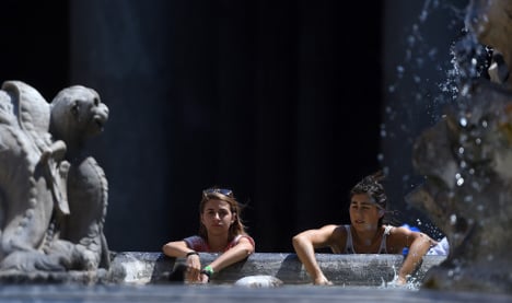 Rome mulls hiking fines for fountain dips