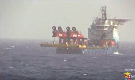 Italy suspends raising migrant wreck amid bad weather