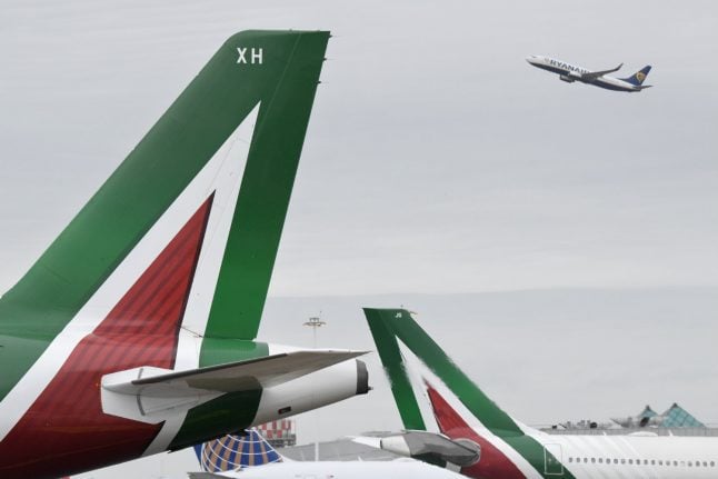 Air France-KLM denies bidding for troubled Alitalia