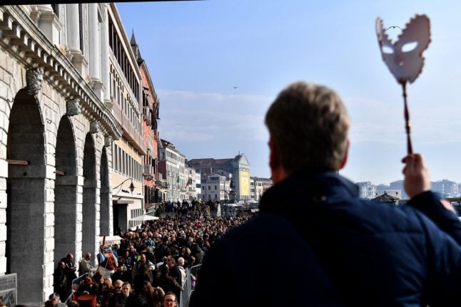 Venice installs ‘tourist counters’ as carnival attendance drops