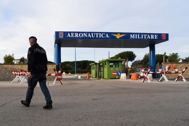 Coronavirus: Italians evacuated from China quarantined in Rome