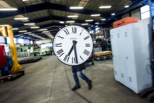 Clocks go back in Italy despite EU deal on scrapping hour change