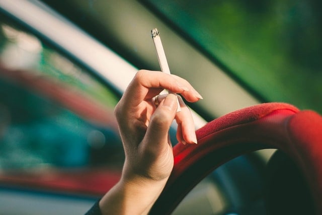 Could Italy become the first European country to ban smoking while driving?