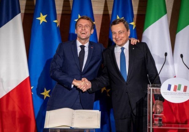 French President Emmanuel Macron and Italian Prime Minister Mario Draghi shake hands. 