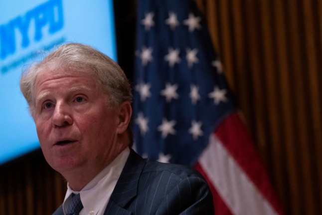 Manhattan District Attorney Cyrus Vance ordered that the stolen items be returned to Italy. 